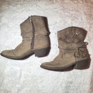 Justice cowgirl boots size 5.
